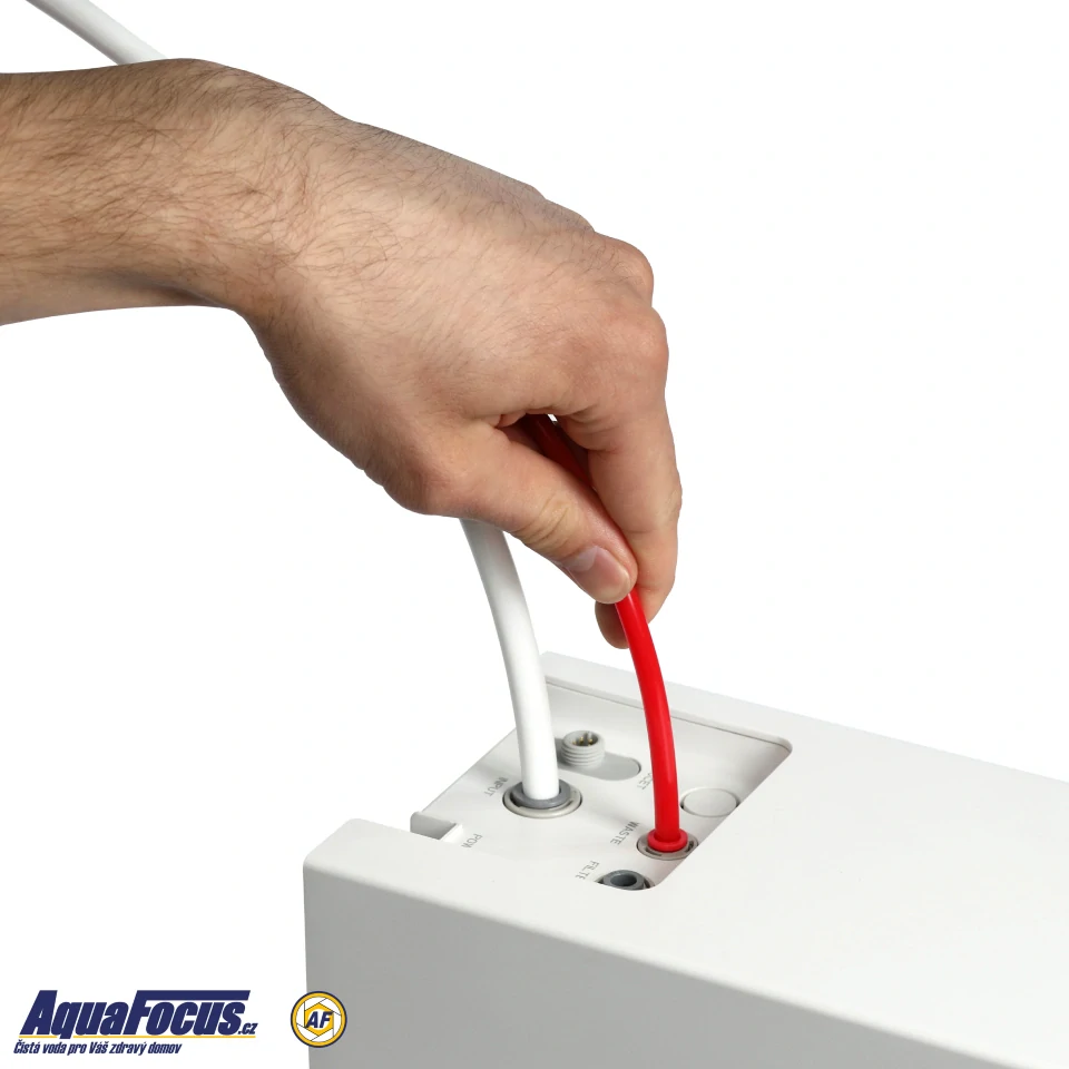 Kompaktní inteligentní přímoprůtočná reverzní osmóza CROSS90